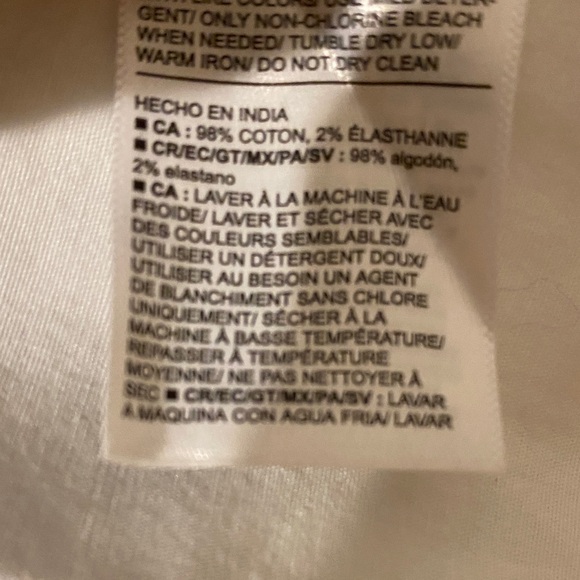 Old Navy Women’s White Casual Button Down Shirt - Picture 5 of 5